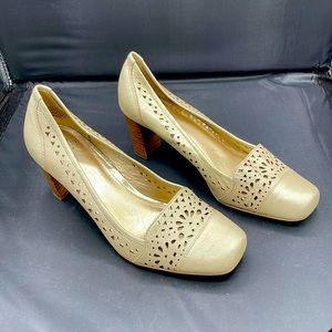 Circa Joan & David Luxe “CIVENERA” size 7.5